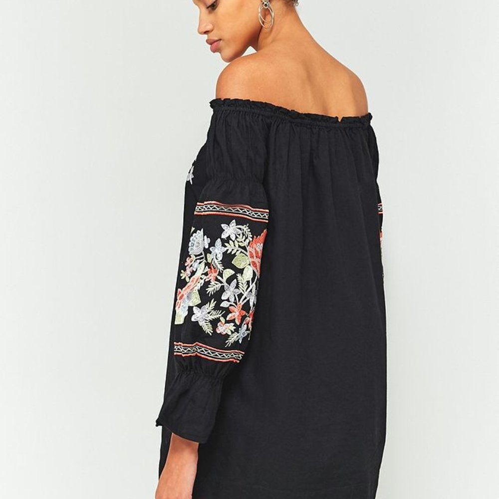 Fleur DuJour Off-The-Shoulder Shift Dress - Picture 5 of 11